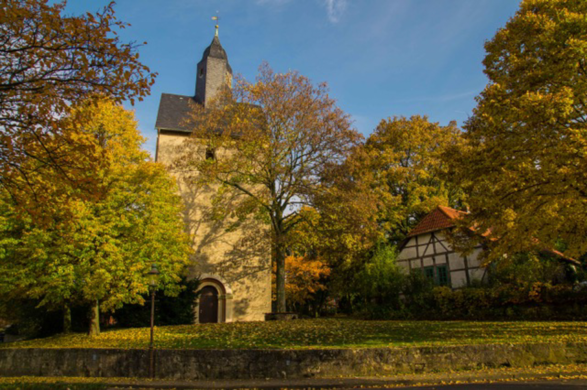 kirche herbst 20 1 von 1